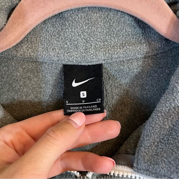 ✨ Nike Women’s Gray Iowa Hawkeyes Quarter Zip Fleece Pullover Small - Picture 3 of 12
